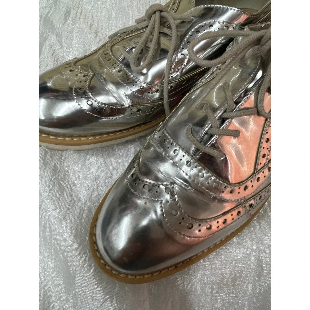 Shoedazzle Silver Metallic Brogue Oxfords Wingtip Lace Up Flats Womens 8.5